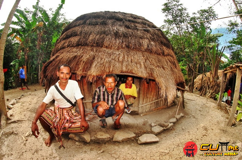 Kolaborasi dengan Masyarakat Lokal Budaya Timor