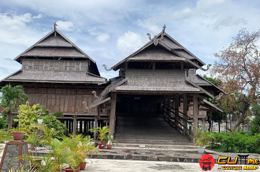 Rumah Adat Dalam Loka