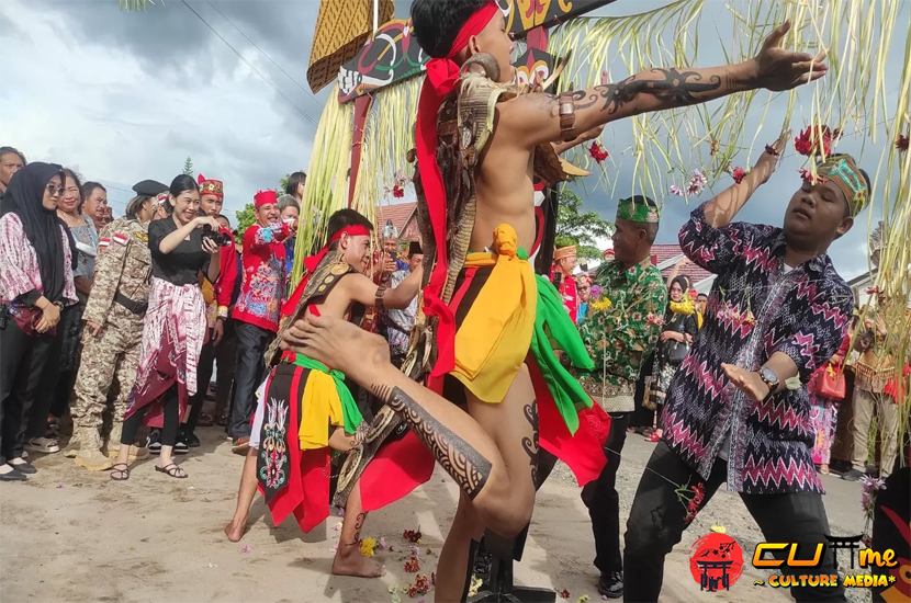 Ritual Adat Dayak Penghormatan Leluhur yang Sakral